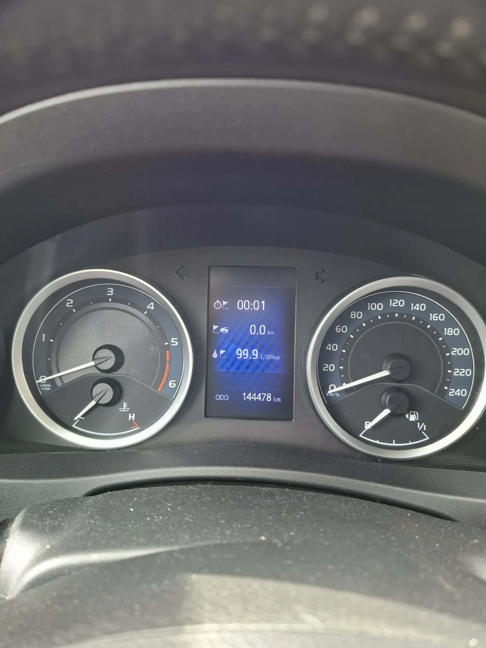 Toyota Corolla 1.4 d4dfacelift, снимка 15 - Автомобили и джипове - 53936781