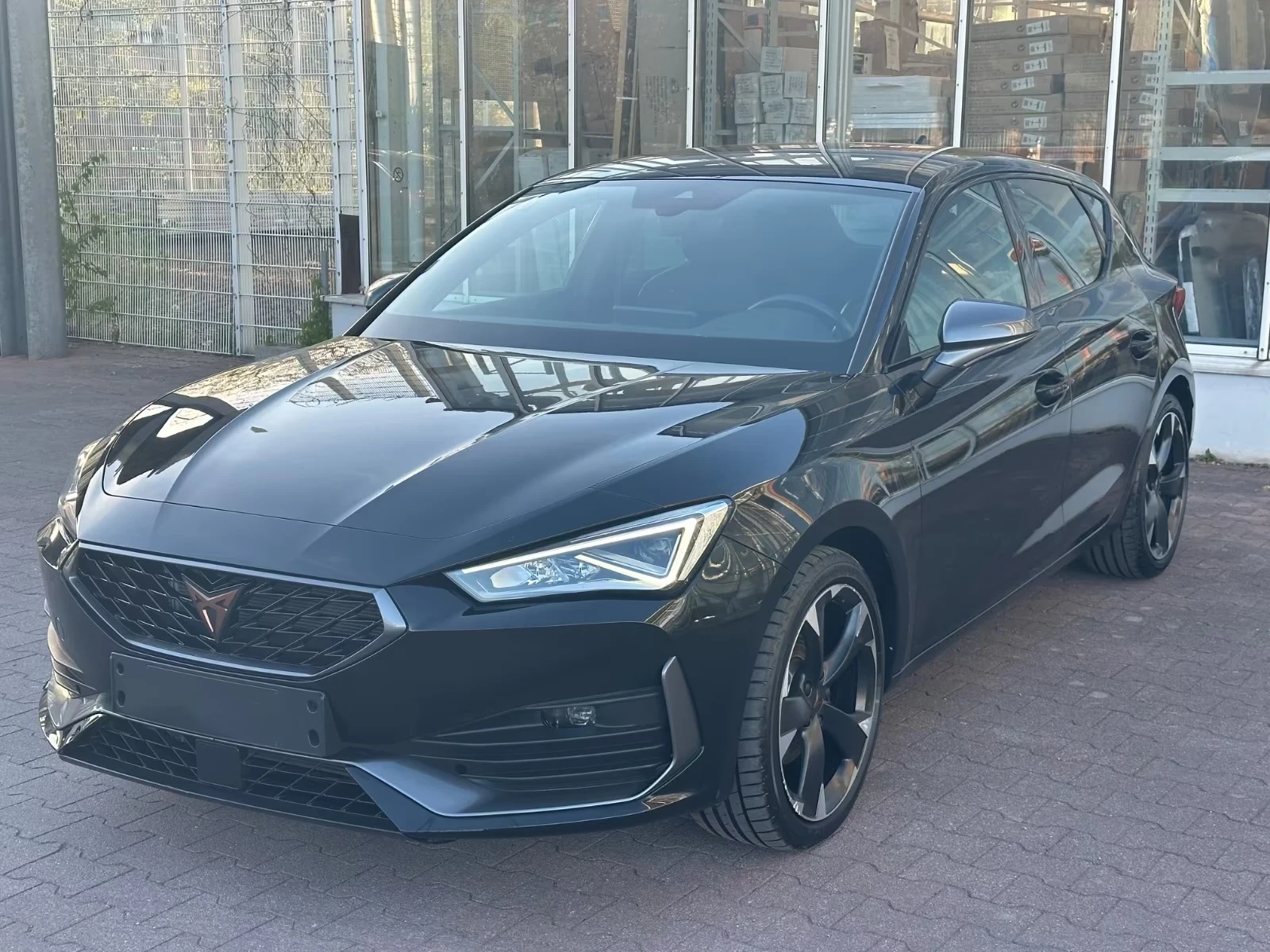 Cupra Leon 1.5* eTSI* DSG, снимка 2 - Автомобили и джипове - 54516795