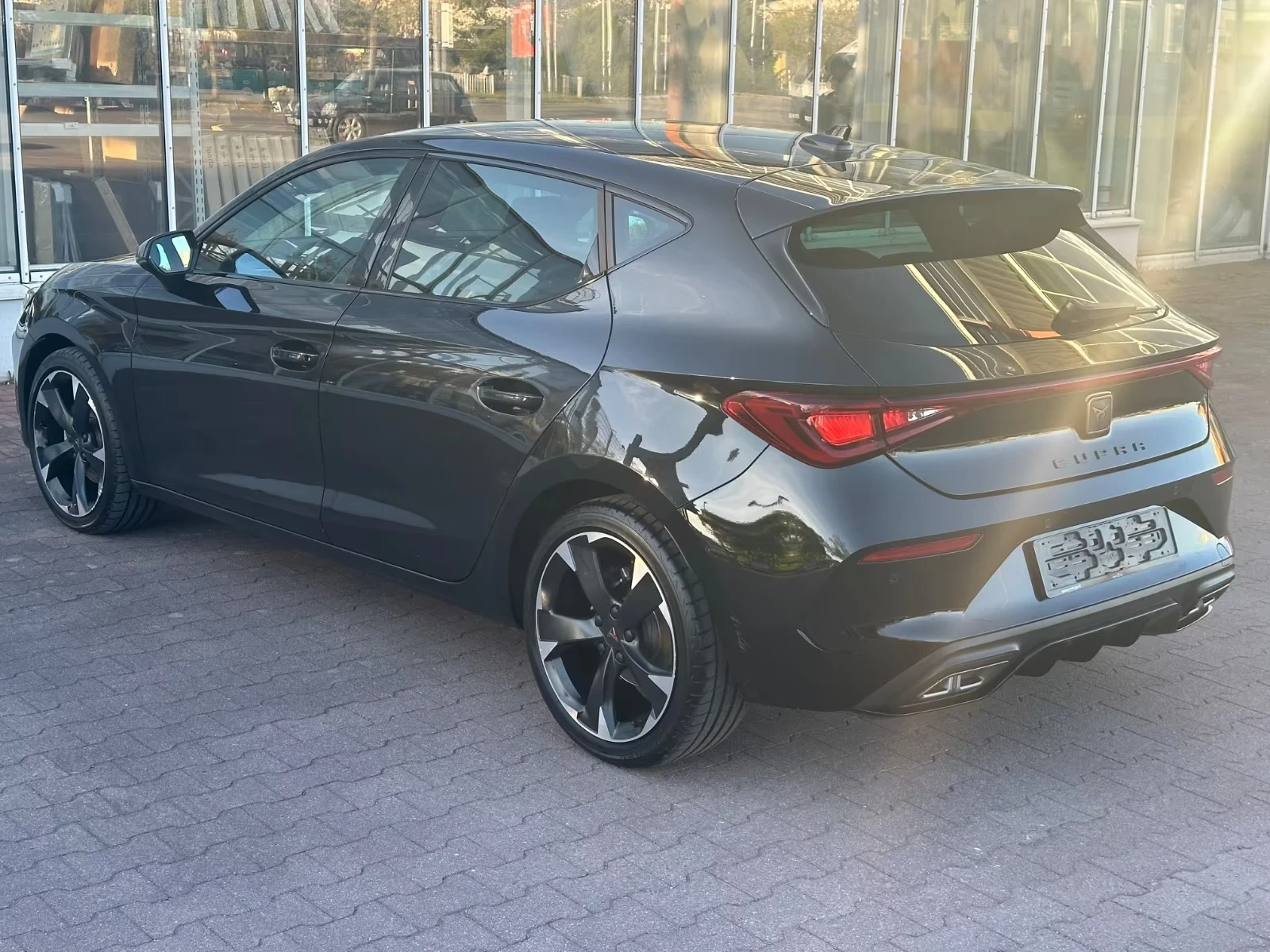 Cupra Leon 1.5* eTSI* DSG, снимка 3 - Автомобили и джипове - 54516795