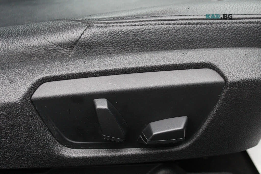 BMW 320 xDrive Sedan* АвтоКредит* (Цена до БГ) , снимка 11 - Автомобили и джипове - 54591345