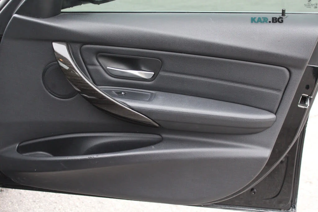 BMW 320 xDrive Sedan* АвтоКредит* (Цена до БГ) , снимка 8 - Автомобили и джипове - 54591345