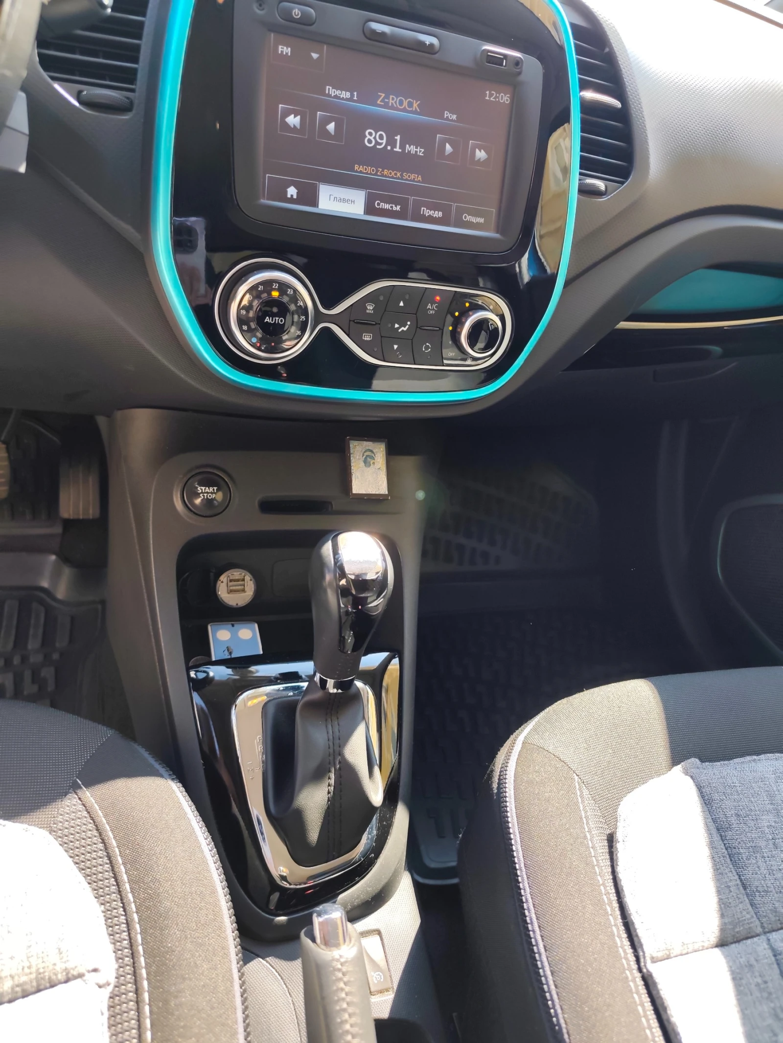Renault Captur 1.2 Tce, снимка 12 - Автомобили и джипове - 54663992