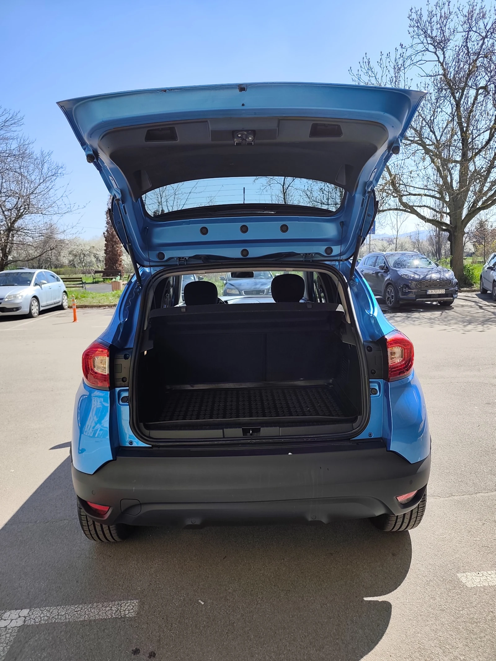 Renault Captur 1.2 Tce, снимка 7 - Автомобили и джипове - 54663992