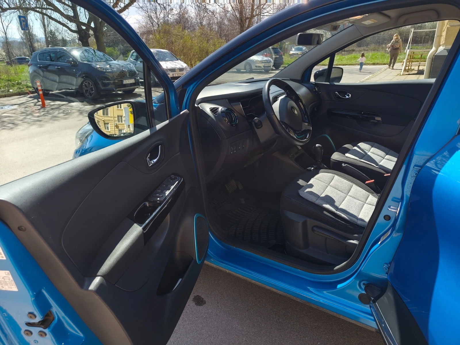 Renault Captur 1.2 Tce, снимка 5 - Автомобили и джипове - 54663992