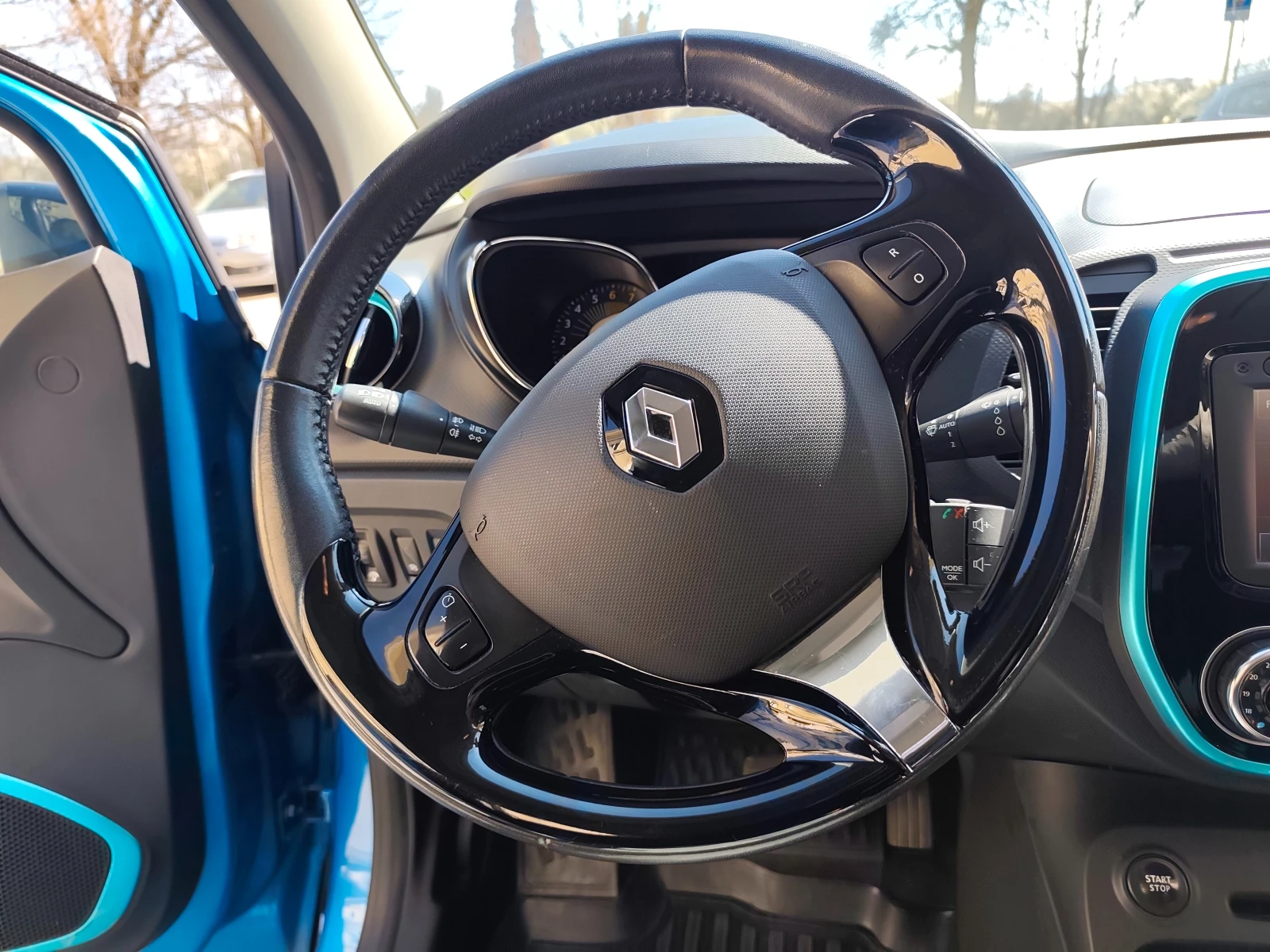Renault Captur 1.2 Tce, снимка 10 - Автомобили и джипове - 54663992
