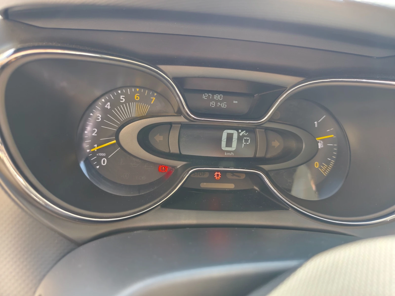Renault Captur 1.2 Tce, снимка 11 - Автомобили и джипове - 54663992