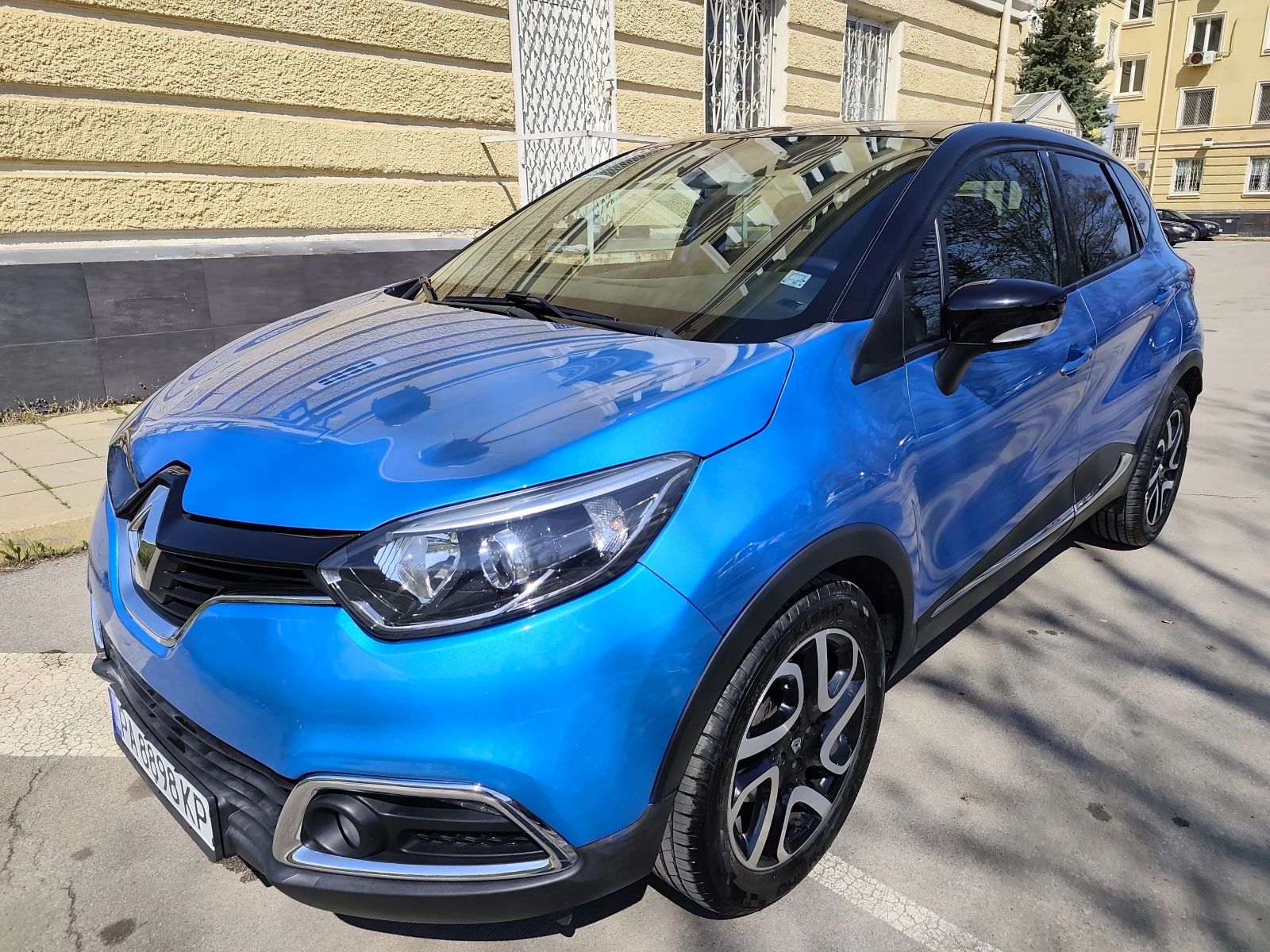 Renault Captur 1.2 Tce, снимка 2 - Автомобили и джипове - 54663992