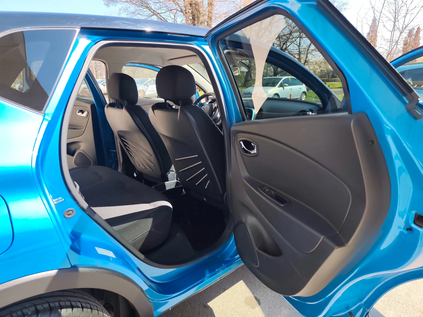 Renault Captur 1.2 Tce, снимка 6 - Автомобили и джипове - 54663992