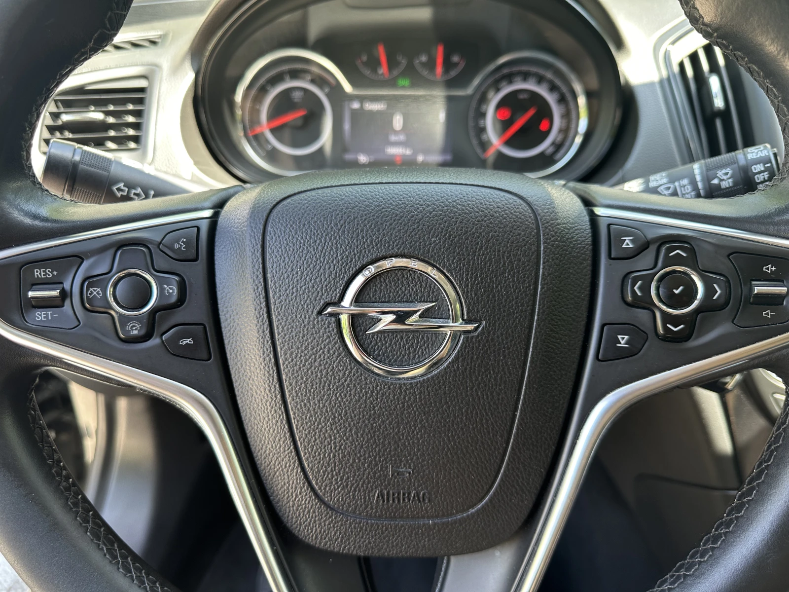 Opel Insignia 2.0 DCTi 4X4, снимка 9 - Автомобили и джипове - 54740759