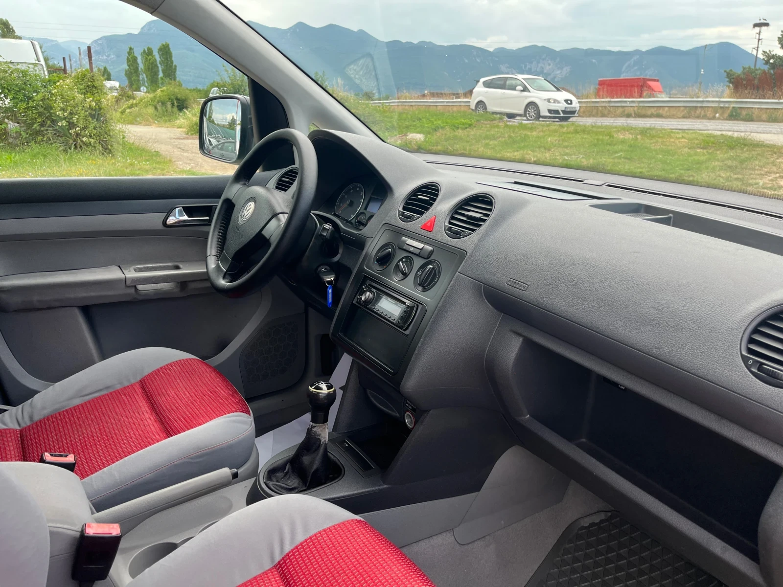 VW Caddy 2.0i-7места-МЕТАН-ИТАЛИЯ, снимка 4 - Автомобили и джипове - 55195742