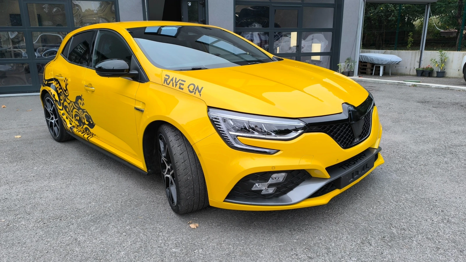 Renault Megane RS Trophy, снимка 2 - Автомобили и джипове - 55577651