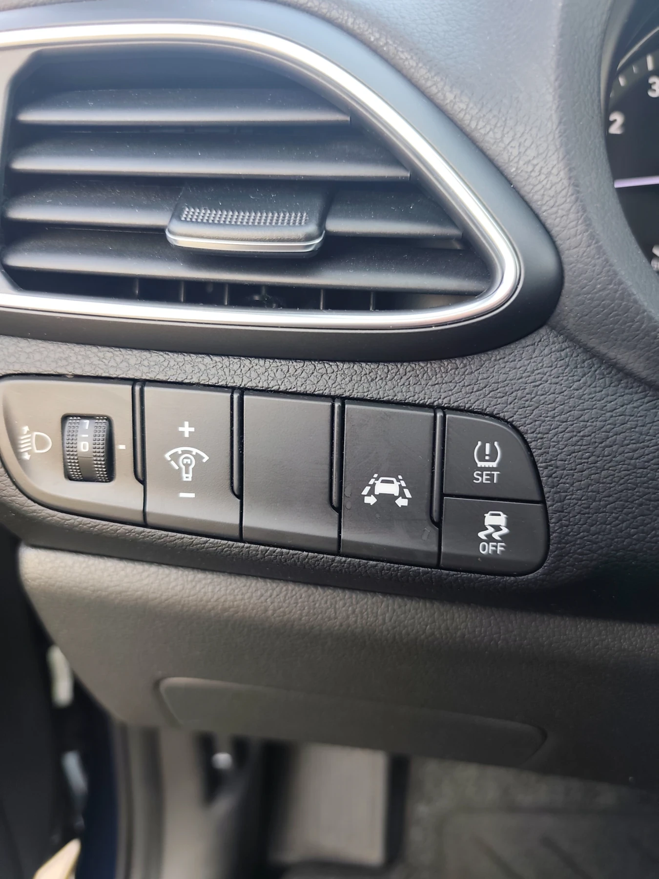 Hyundai I30 1.4 6ск, снимка 8 - Автомобили и джипове - 55752951