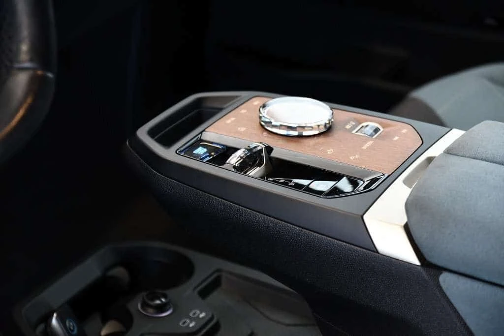 BMW iX / ЦЕНА ДО БЪЛГАРИЯ С ВСИЧКИ ТАКСИ /, снимка 9 - Автомобили и джипове - 56195557