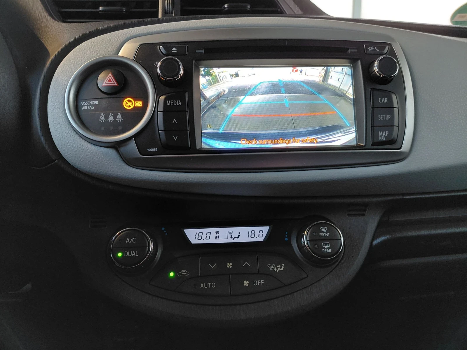 Toyota Yaris Хибрид - Автомат - 2012, снимка 15 - Автомобили и джипове - 56637116
