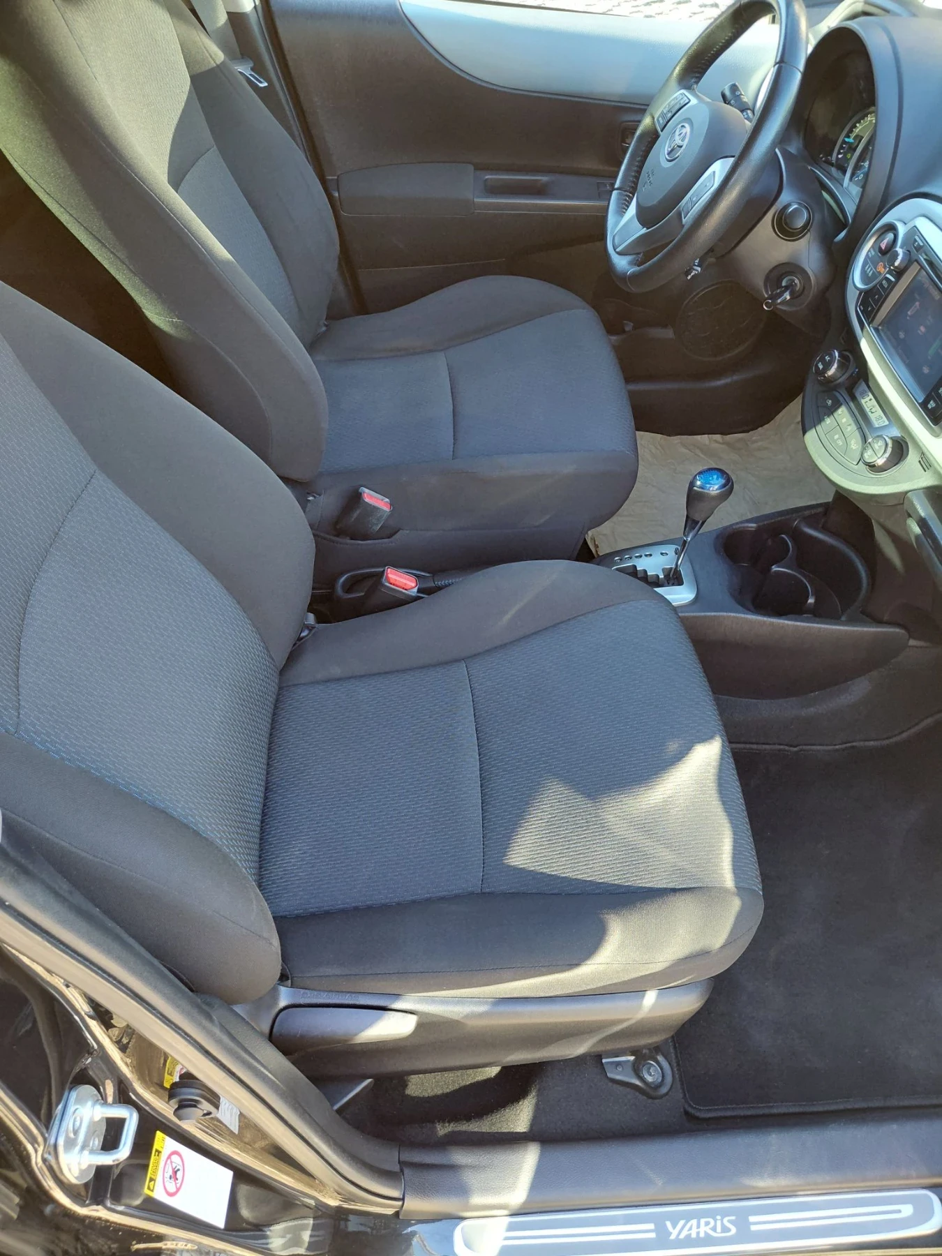Toyota Yaris Хибрид - Автомат - 2012, снимка 7 - Автомобили и джипове - 56637116