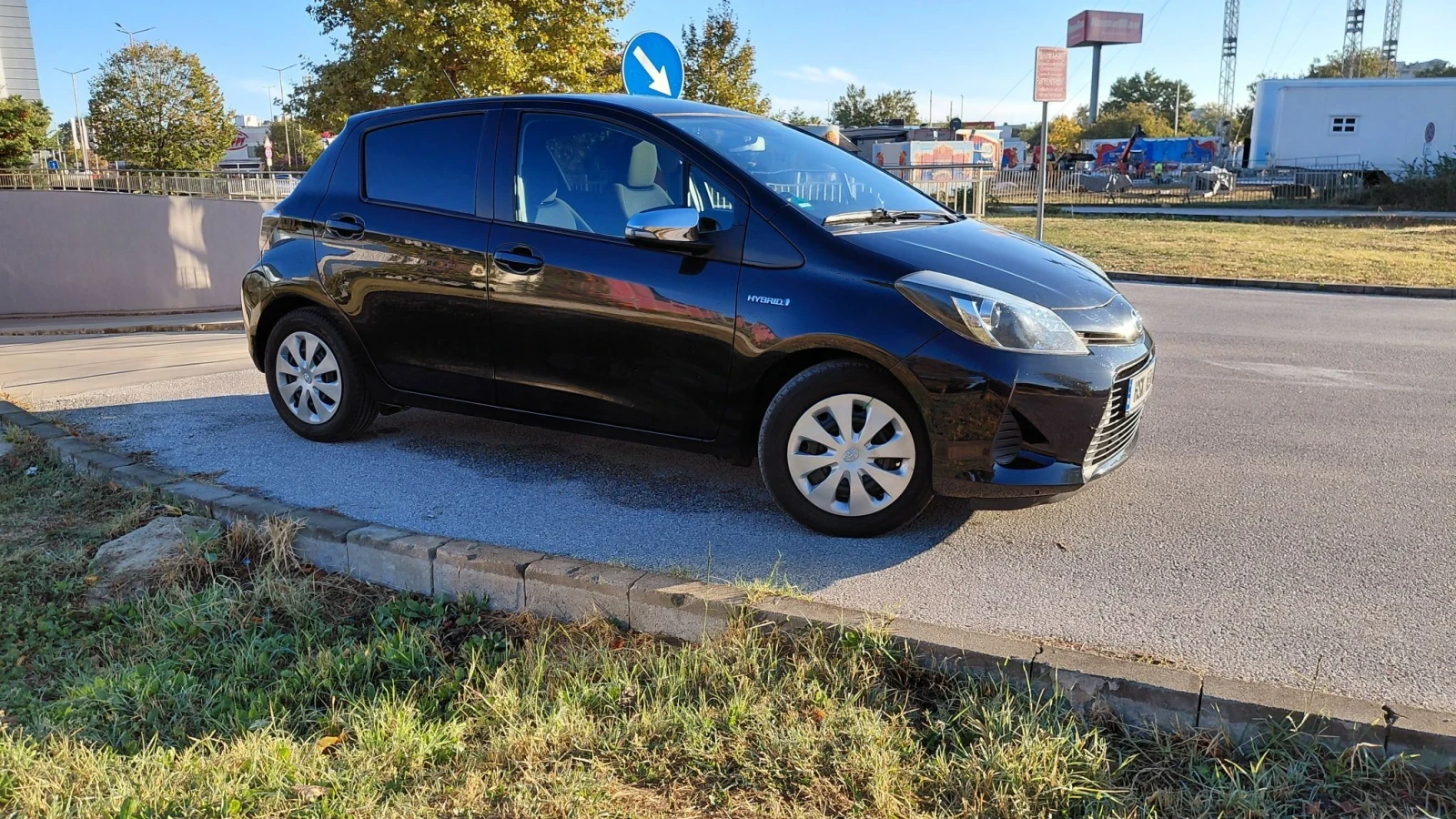 Toyota Yaris Хибрид - Автомат - 2012, снимка 4 - Автомобили и джипове - 56637116