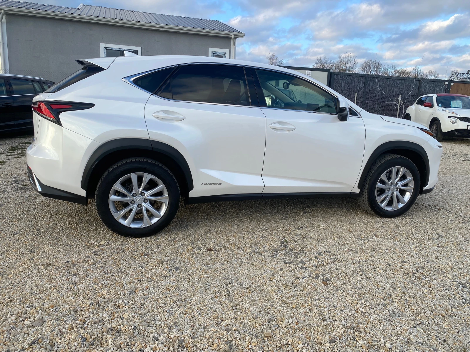 Lexus NX 300h 2, 5  78000км - изображение 2