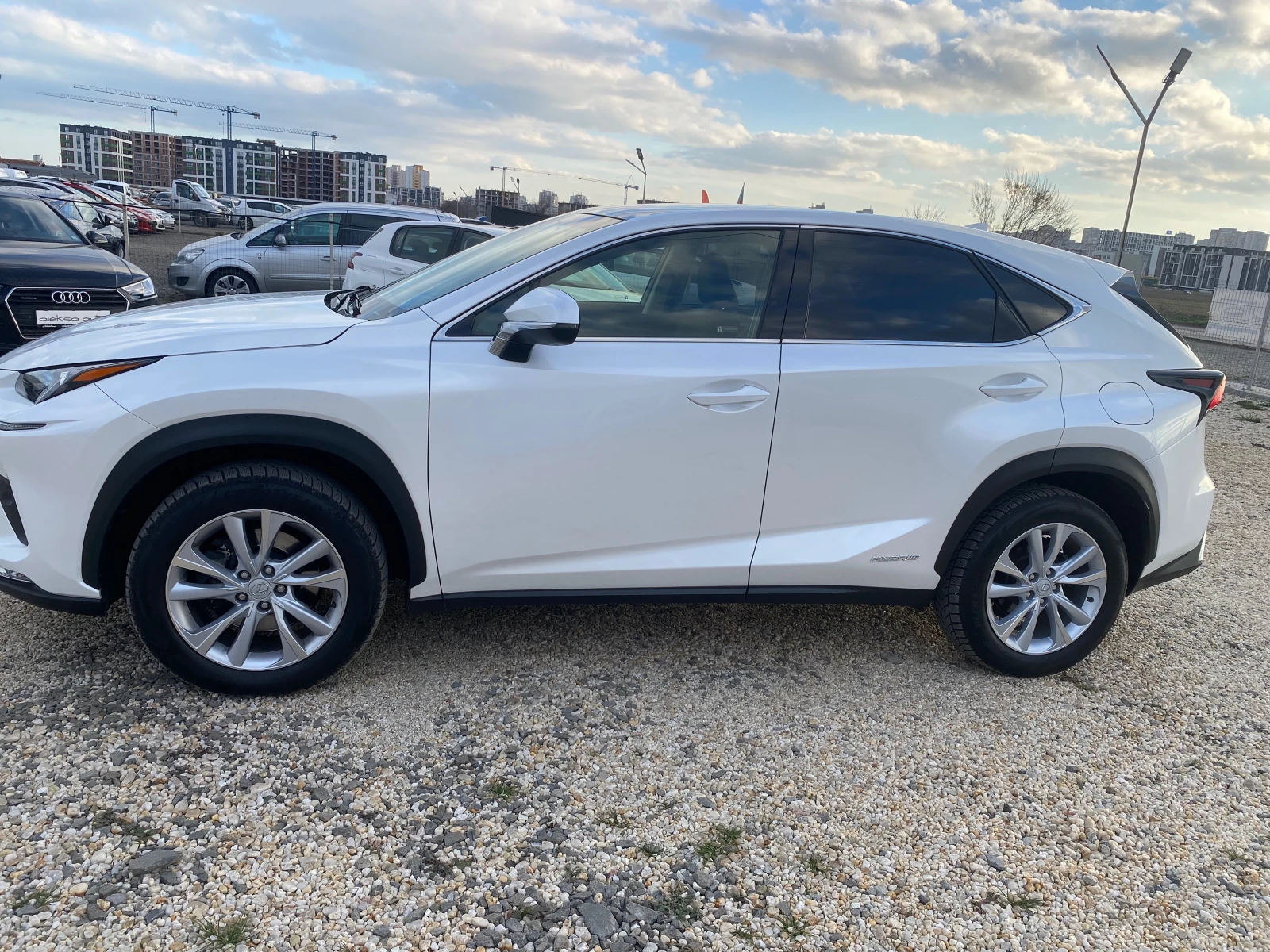 Lexus NX 300h 2, 5  78000км - изображение 5