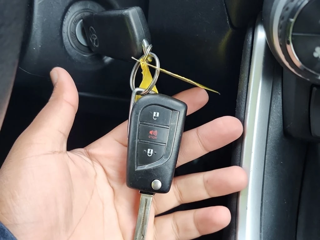 Toyota Rav4 * HYBRID LE * CARFAX *    | Mobile.bg   6