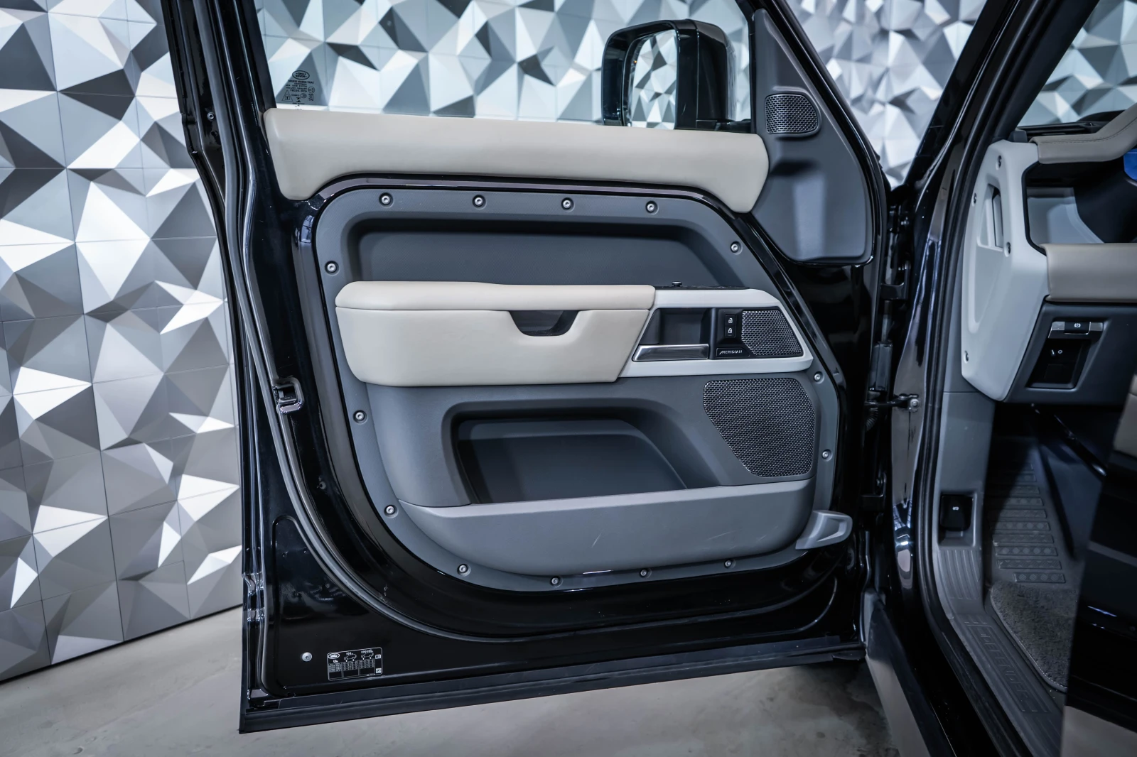 Land Rover Defender D250 HSE 7seats* Meridian, снимка 7 - Автомобили и джипове - 54069610