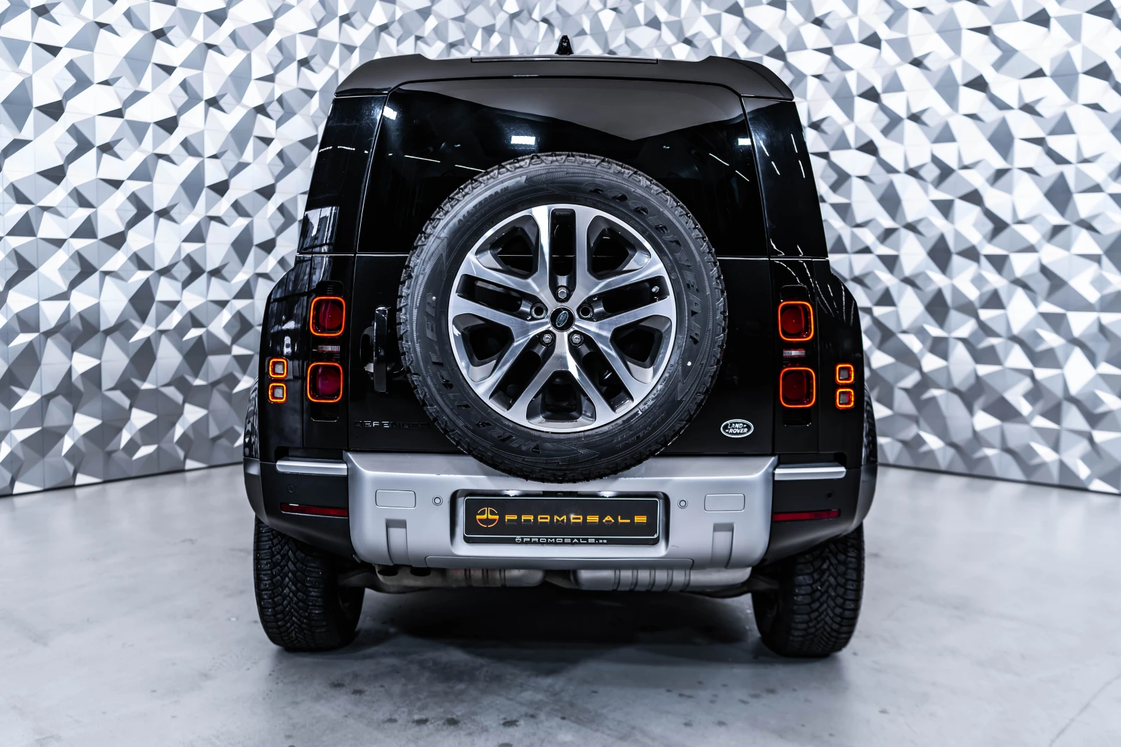 Land Rover Defender D250 HSE 7seats* Meridian, снимка 5 - Автомобили и джипове - 54069610