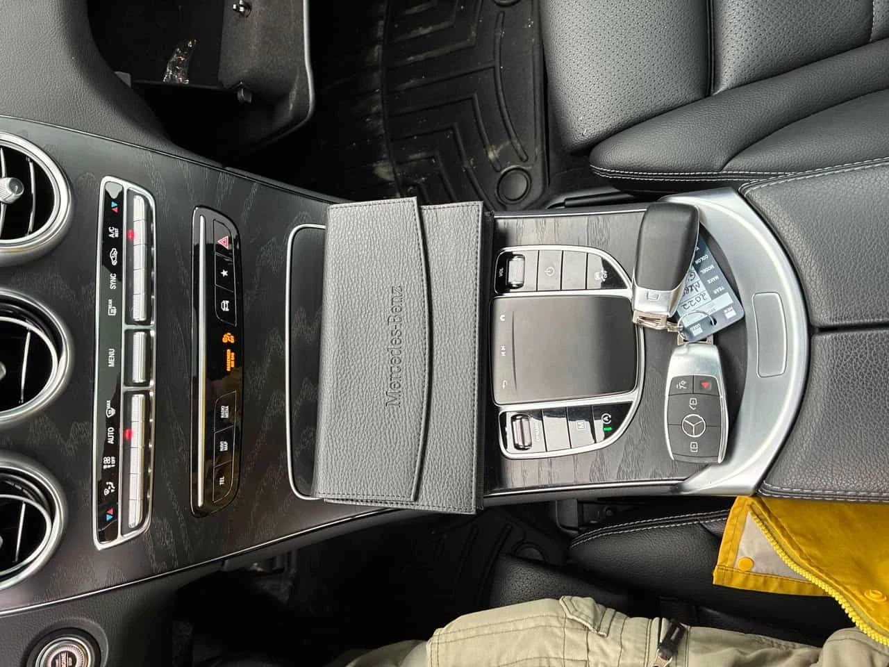 Mercedes-Benz GLC 300 2 КЛЮЧА * ПОДГРЕВИ * ПАНО * KEYLESS * CARFAX, снимка 12 - Автомобили и джипове - 54208957