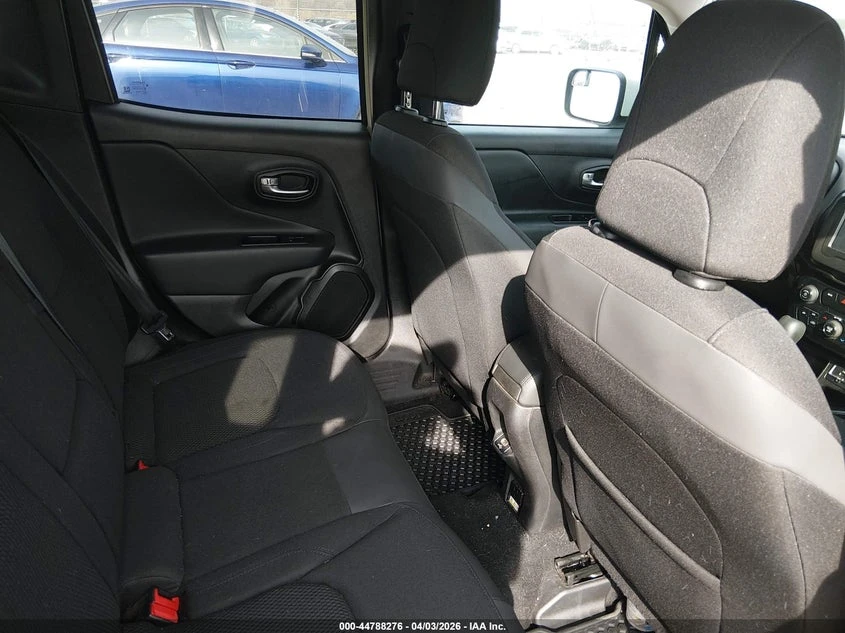 Jeep Renegade 2.4l Altitude Fwd, снимка 8 - Автомобили и джипове - 54618908