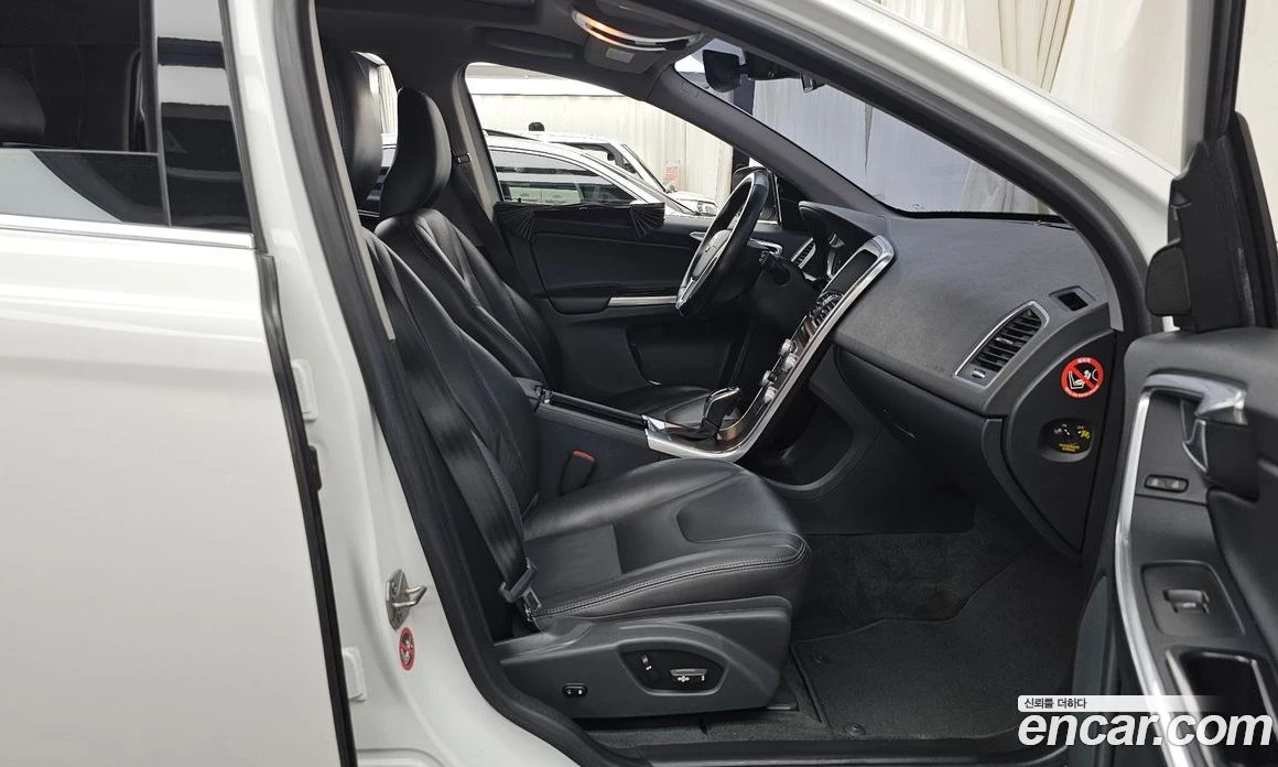 Volvo XC60 D3 1st, снимка 11 - Автомобили и джипове - 56123239