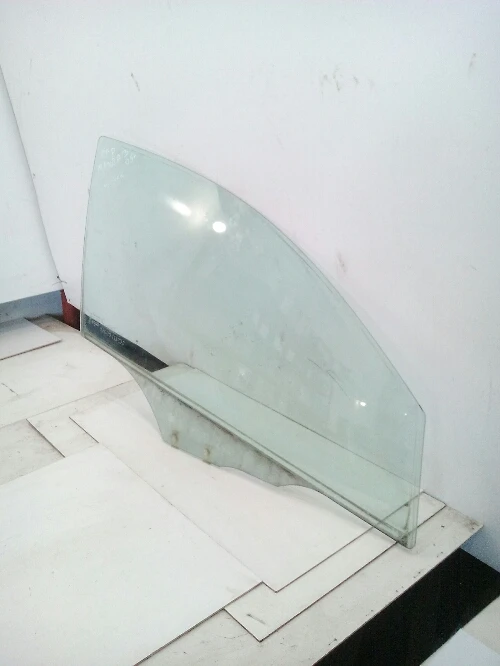 Стъкло предно дясно Мазда 3