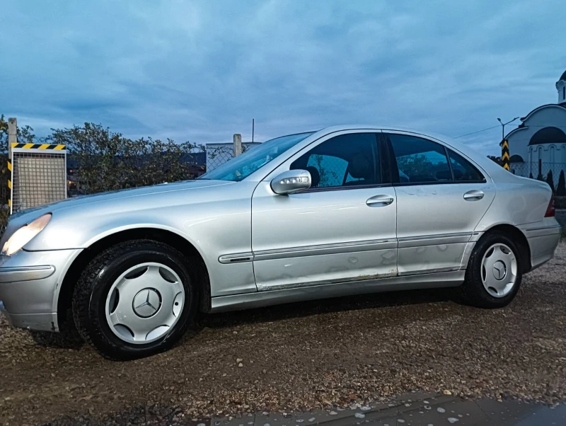 Mercedes-Benz C 220 cdi, снимка 7 - Автомобили и джипове - 47836635