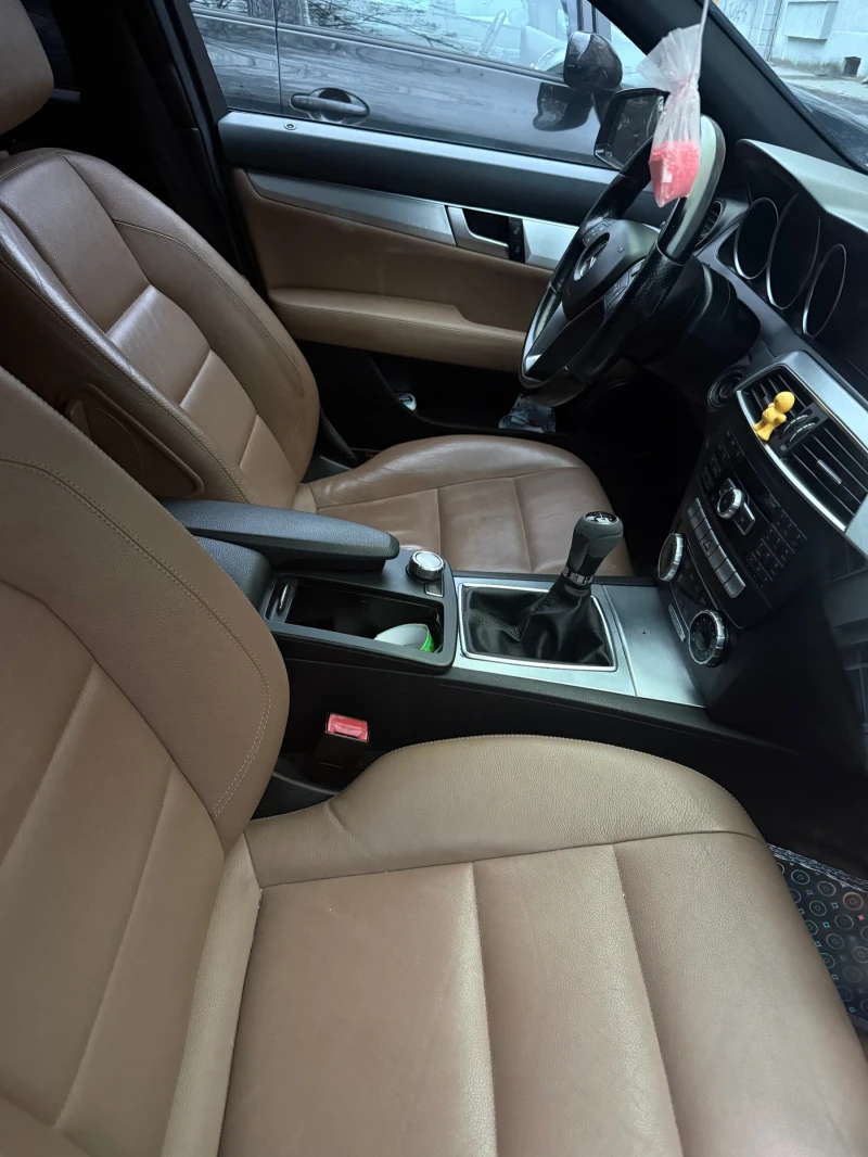 Mercedes-Benz C 250, снимка 4 - Автомобили и джипове - 52705832