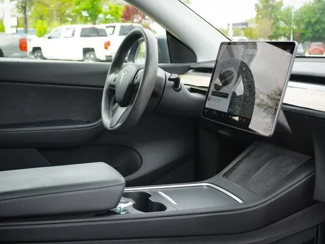 Tesla Model Y Long Range 4x4, снимка 10 - Автомобили и джипове - 54402203