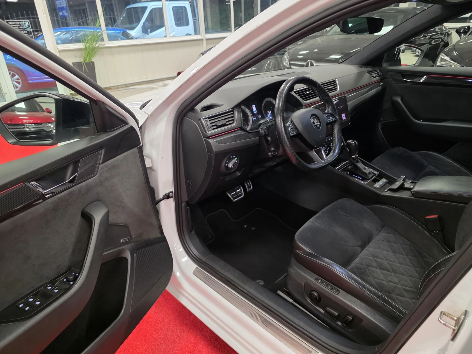 Skoda Superb 2.0 TDI 190hp | Sportline | Всички екстри , снимка 8 - Автомобили и джипове - 54611377