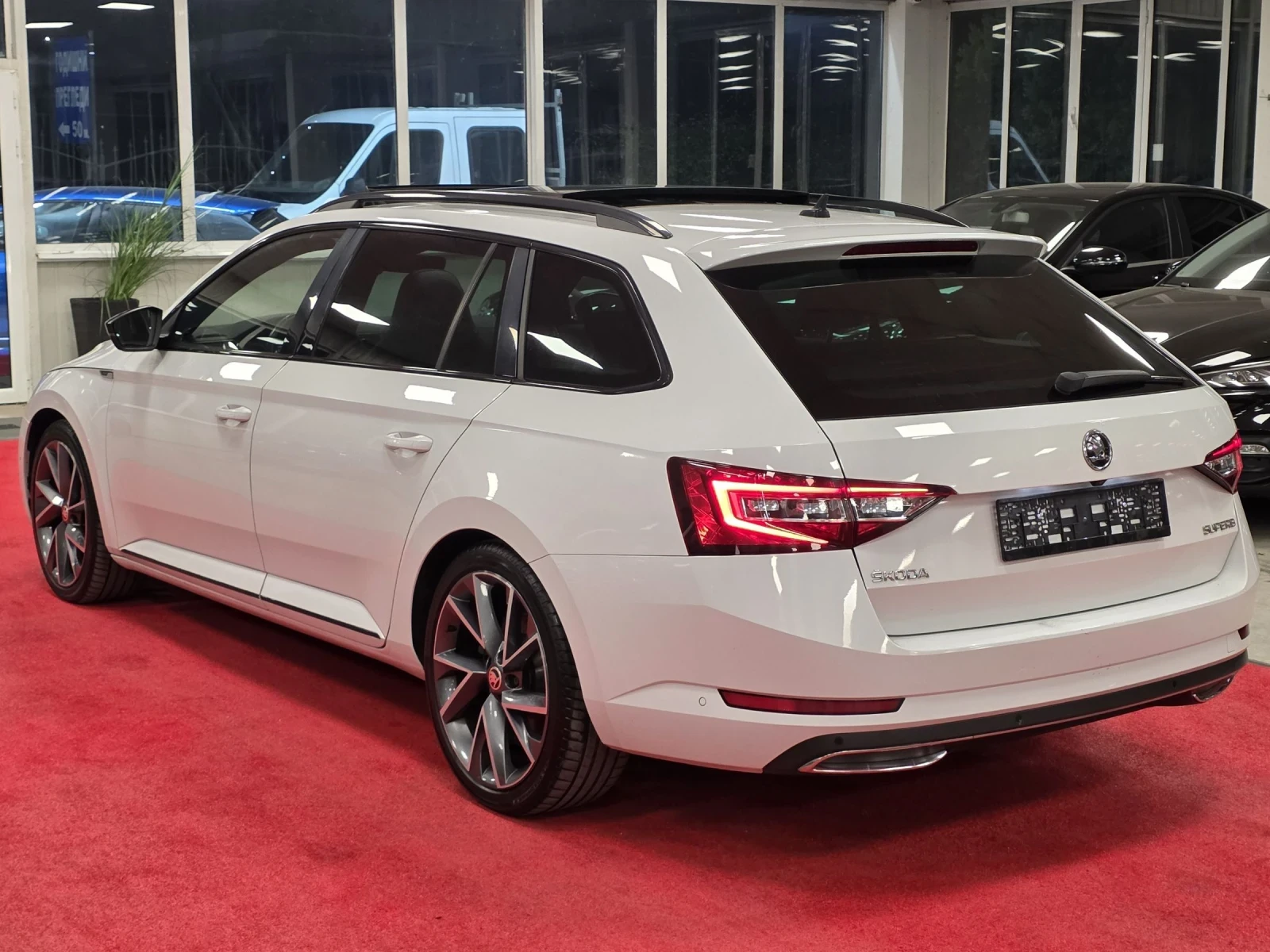 Skoda Superb 2.0 TDI 190hp | Sportline | Всички екстри , снимка 4 - Автомобили и джипове - 54611377