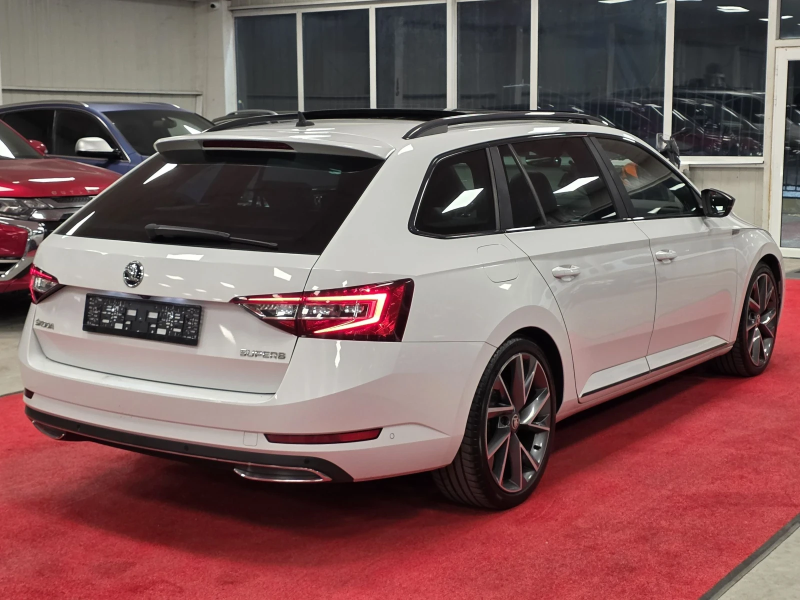 Skoda Superb 2.0 TDI 190hp | Sportline | Всички екстри , снимка 6 - Автомобили и джипове - 54611377