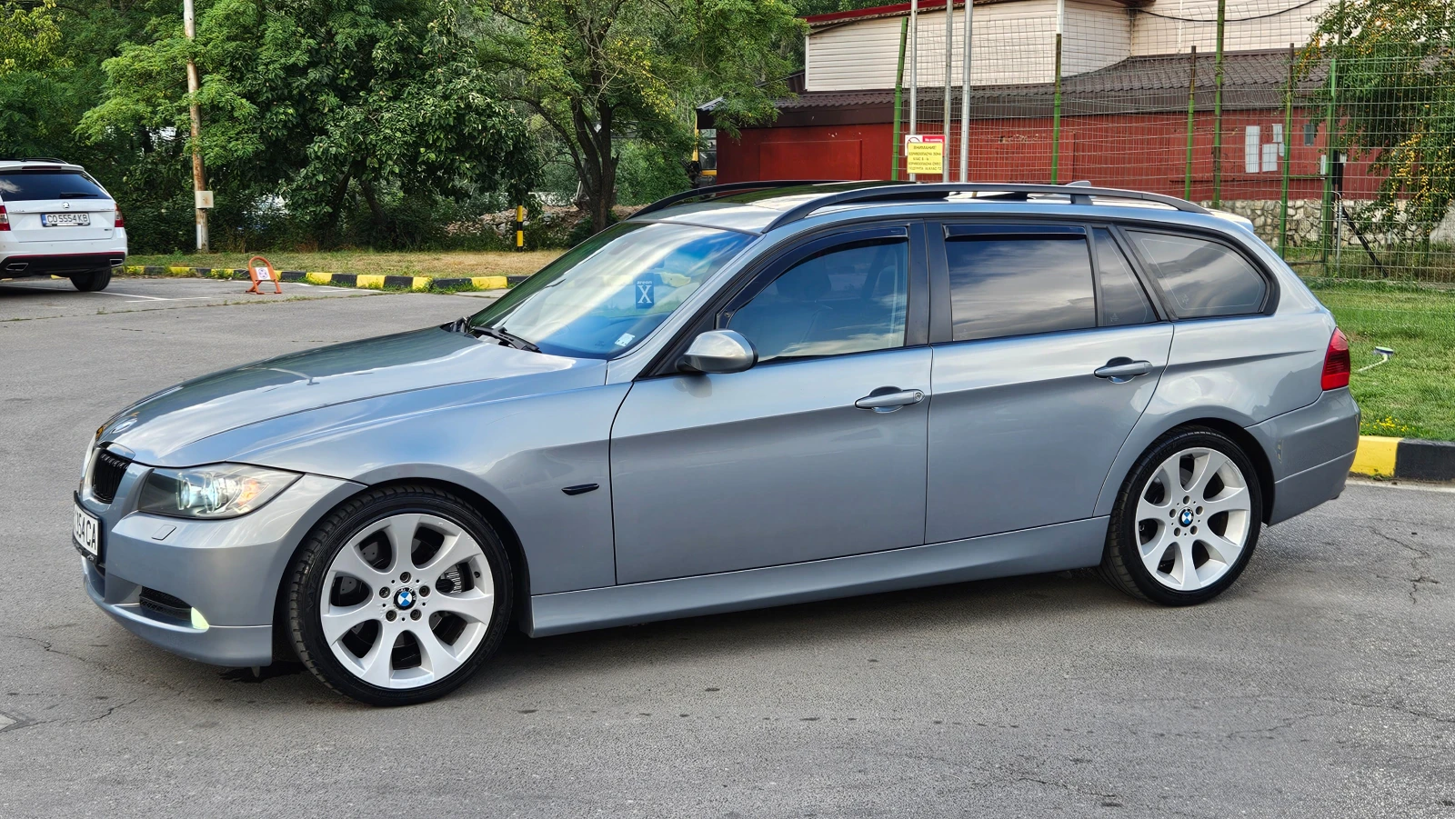 BMW 320 2.0D AVTOMAT/KOJA/KSENON/PANORAMA, снимка 2 - Автомобили и джипове - 55328007