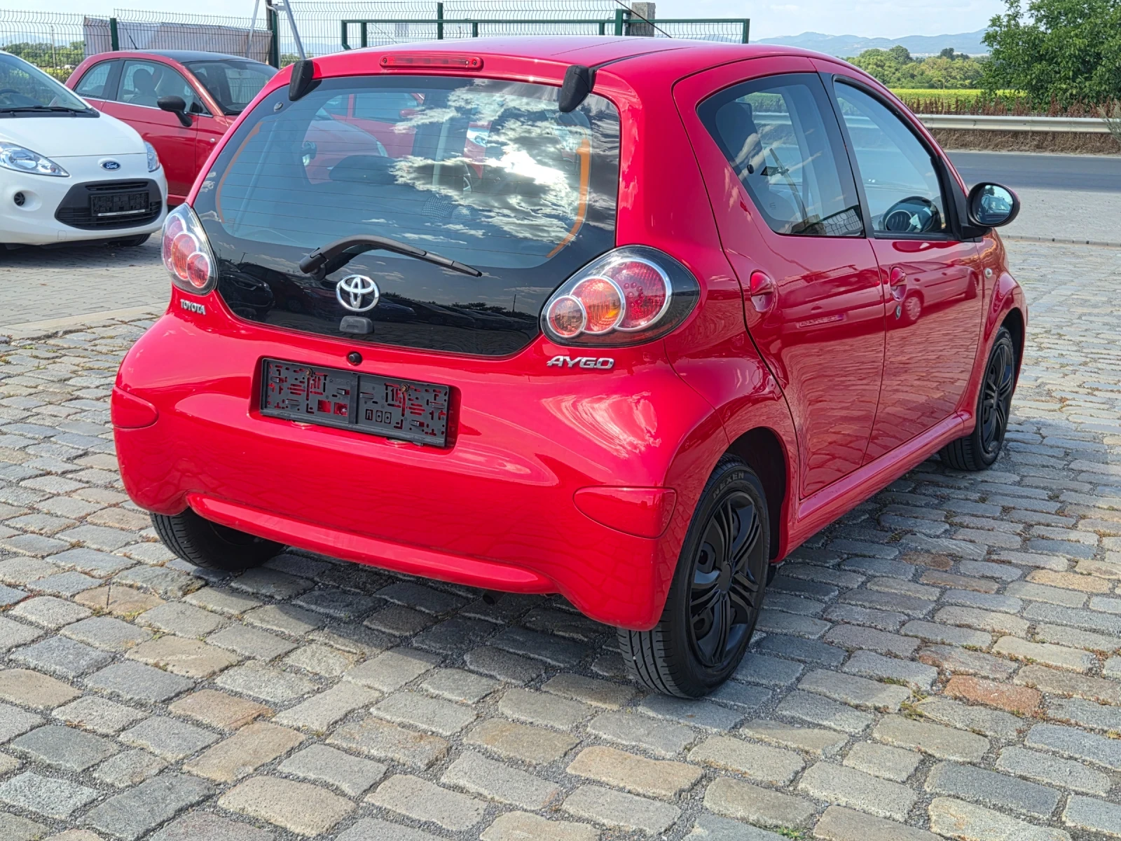 Toyota Aygo 5 врати КЛИМАТИК 2 КОМПЛЕКТА ГУМИ С ДЖАНТИ, снимка 8 - Автомобили и джипове - 55642332