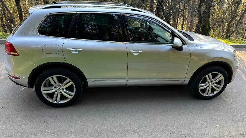 VW Touareg 3.0 TDI 4х4 Panorama, снимка 9 - Автомобили и джипове - 53264306
