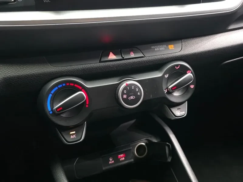 Kia Stonic DIESEL 1.6 TRENDY, снимка 17 - Автомобили и джипове - 55359155