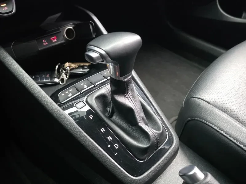 Kia Stonic DIESEL 1.6 TRENDY, снимка 9 - Автомобили и джипове - 55359155