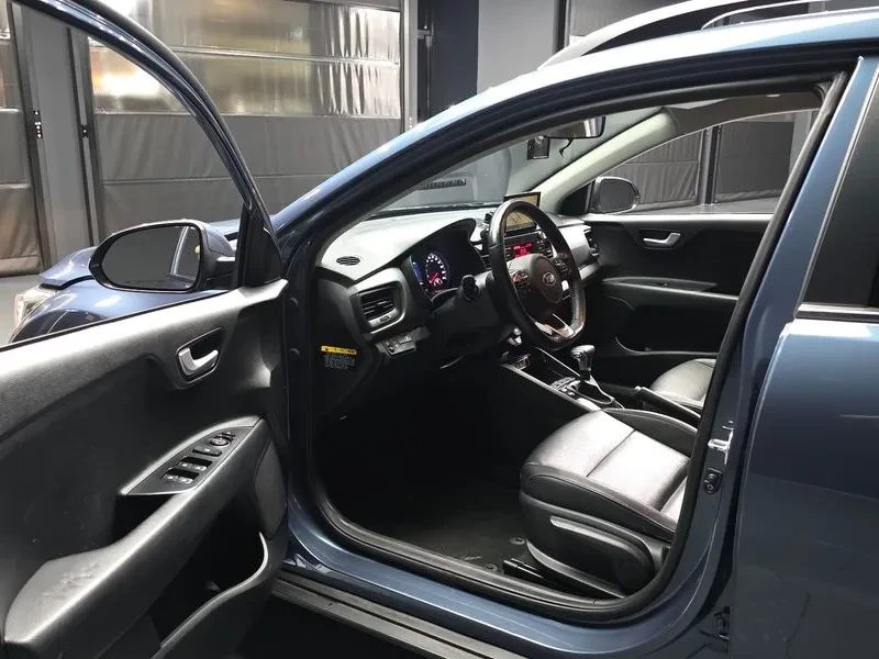 Kia Stonic DIESEL 1.6 TRENDY, снимка 10 - Автомобили и джипове - 55359155