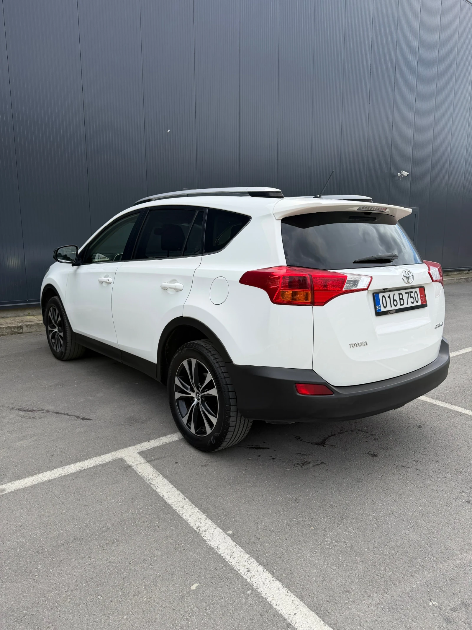 Toyota Rav4 2.0 D4D/124к.с/Камера/Шибидах/KEYLESS, снимка 6 - Автомобили и джипове - 54126582