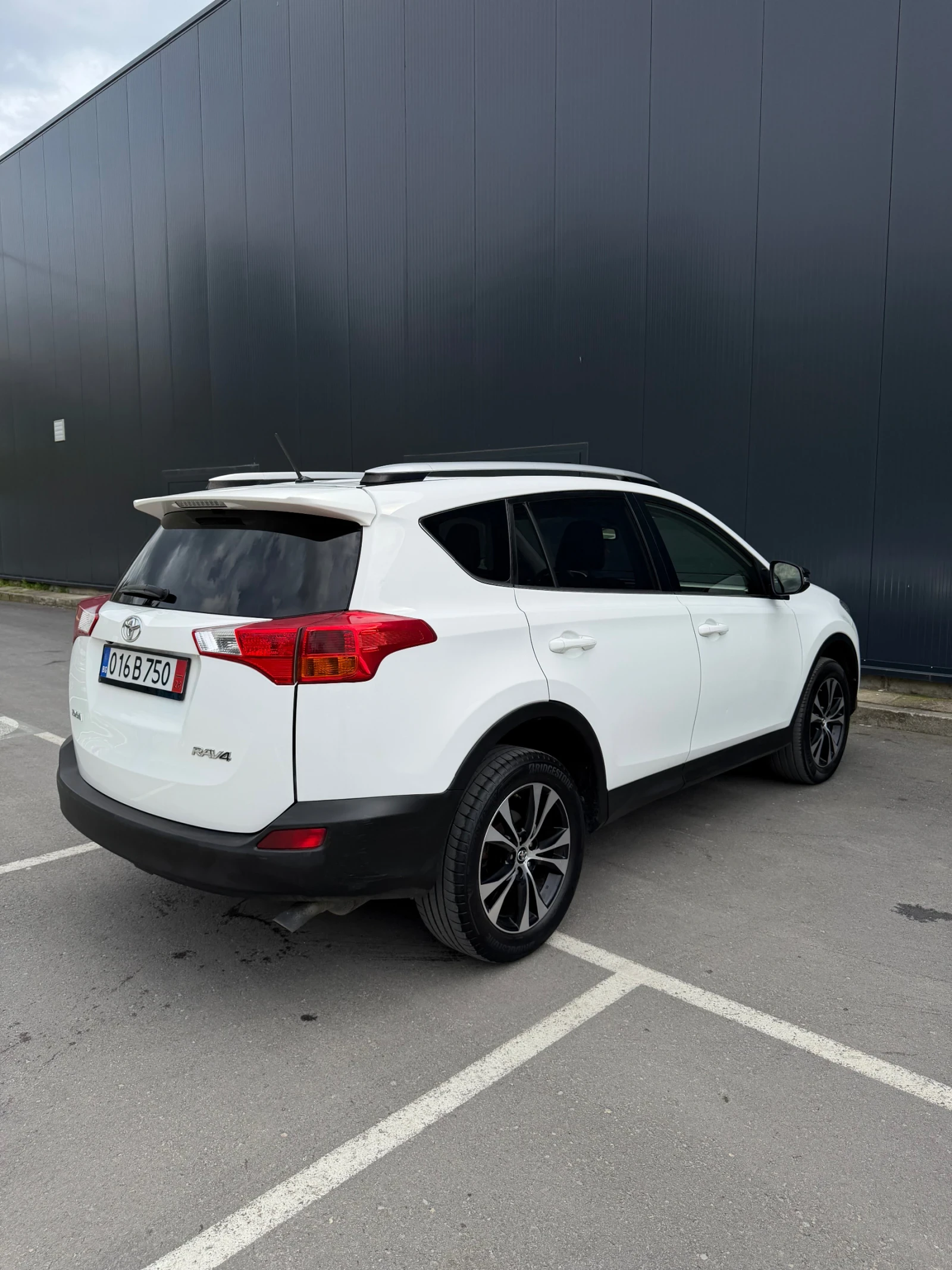 Toyota Rav4 2.0 D4D/124к.с/Камера/Шибидах/KEYLESS, снимка 5 - Автомобили и джипове - 54126582