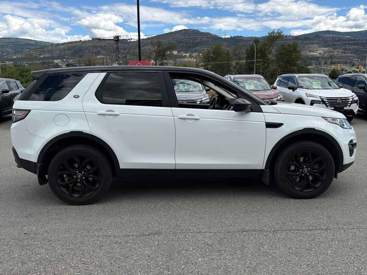 Land Rover Discovery Sport * SE * АВТОКРЕДИТ БЕЗ ПЪРВОНАЧАЛНА ВНОСКА* , снимка 3 - Автомобили и джипове - 54952343