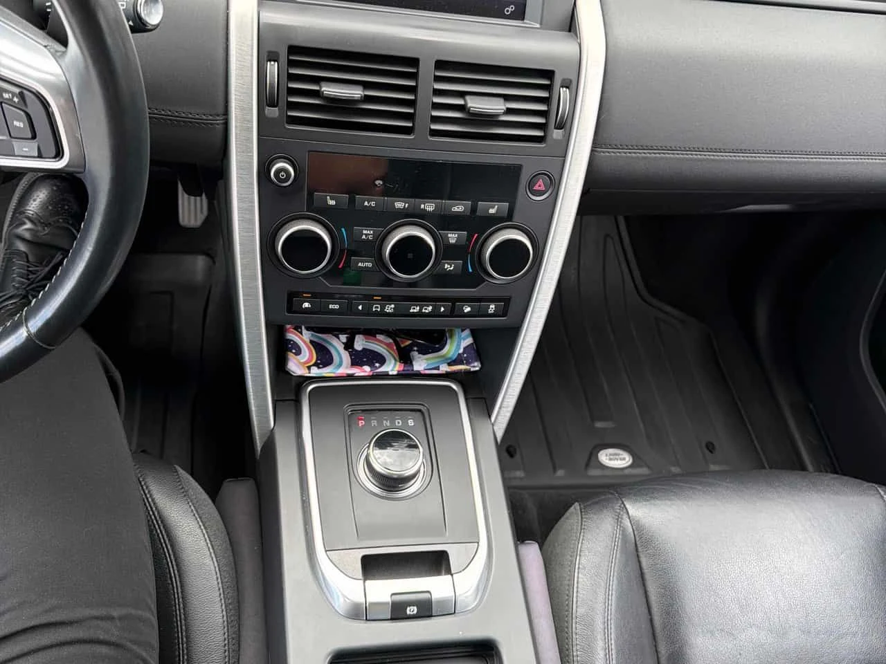Land Rover Discovery Sport * SE * АВТОКРЕДИТ БЕЗ ПЪРВОНАЧАЛНА ВНОСКА* , снимка 9 - Автомобили и джипове - 54952343