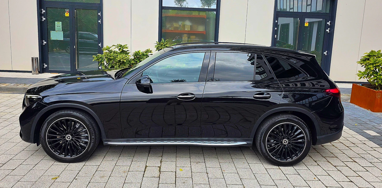 Mercedes-Benz GLC 220 AMG PREMIUM 4MATIC, снимка 3 - Автомобили и джипове - 56046010