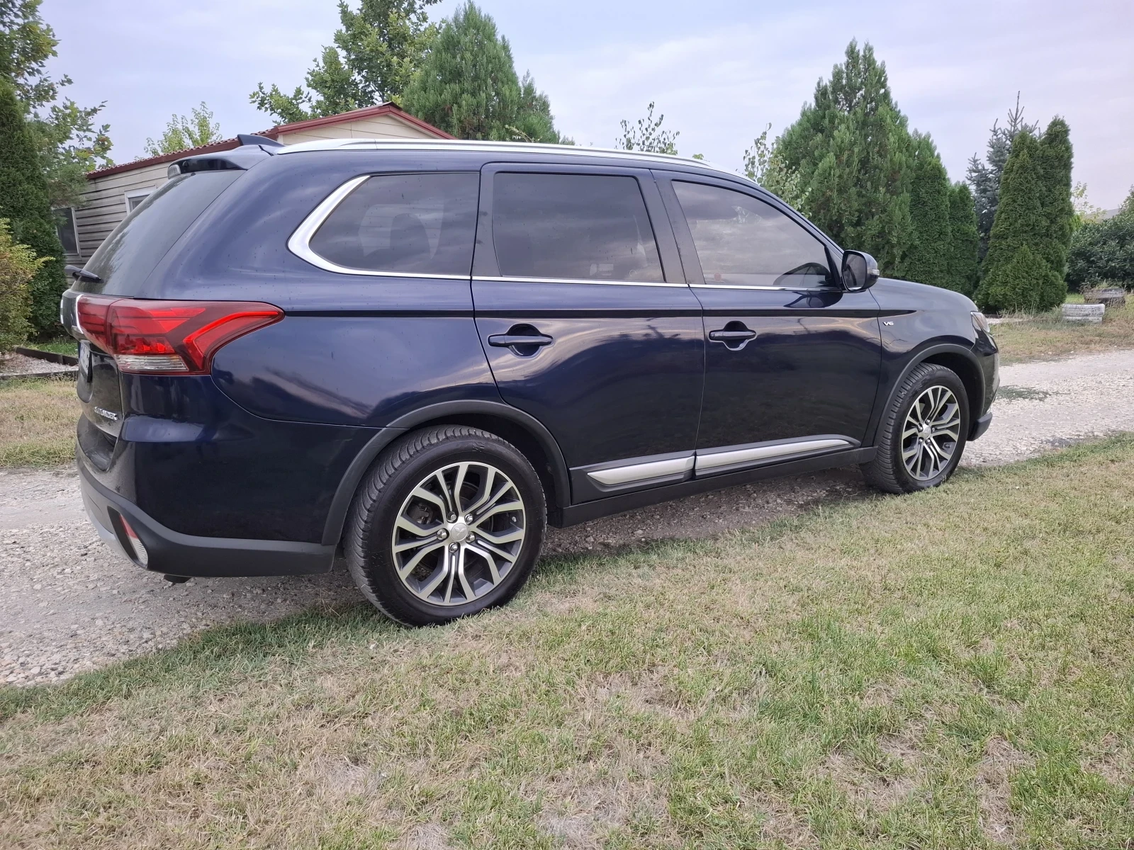 Mitsubishi Outlander 3.0 v6, снимка 4 - Автомобили и джипове - 56205619
