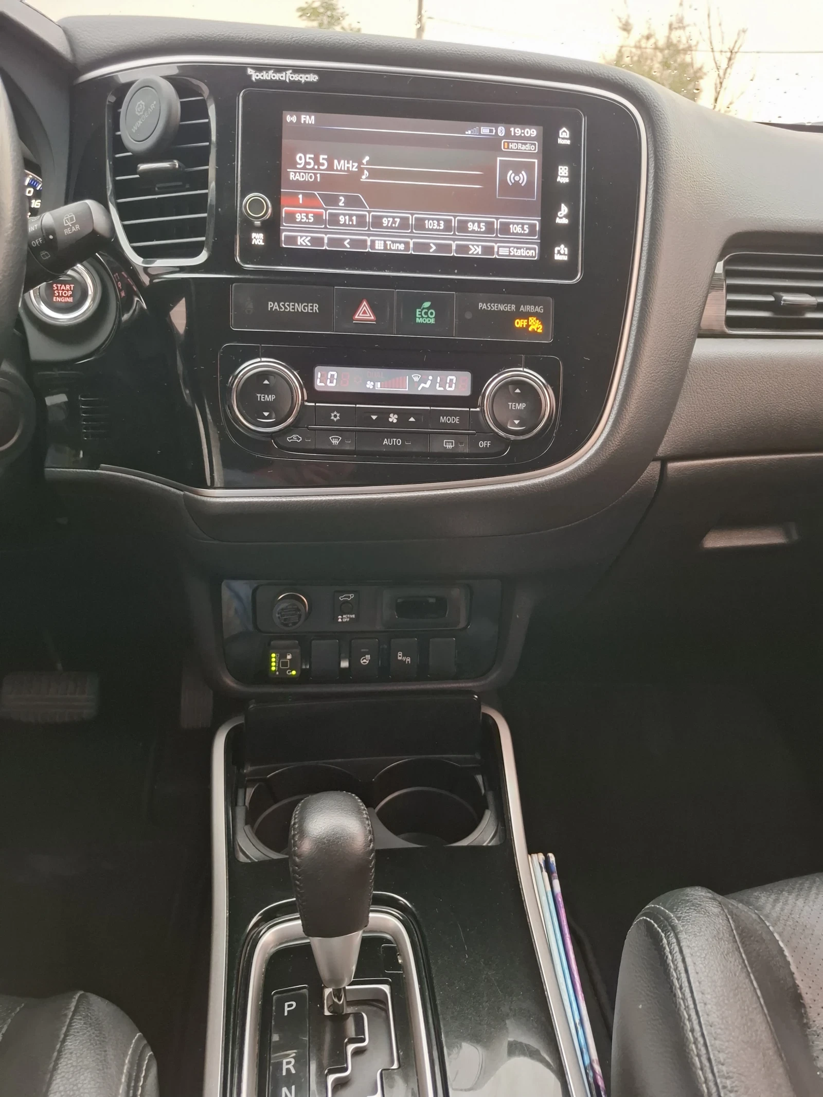 Mitsubishi Outlander 3.0 v6, снимка 9 - Автомобили и джипове - 56205619