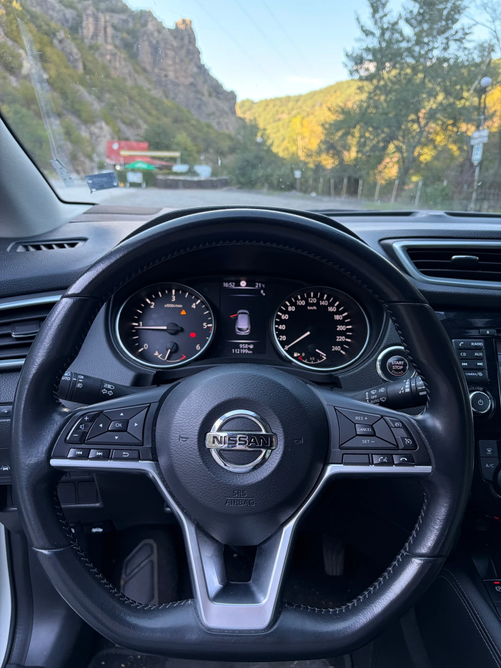 Nissan Qashqai TOP!! 360CAM/KEYLESS GO/FACELIFT/РЕАЛЕН ПРОБЕГ!!, снимка 12 - Автомобили и джипове - 56258845