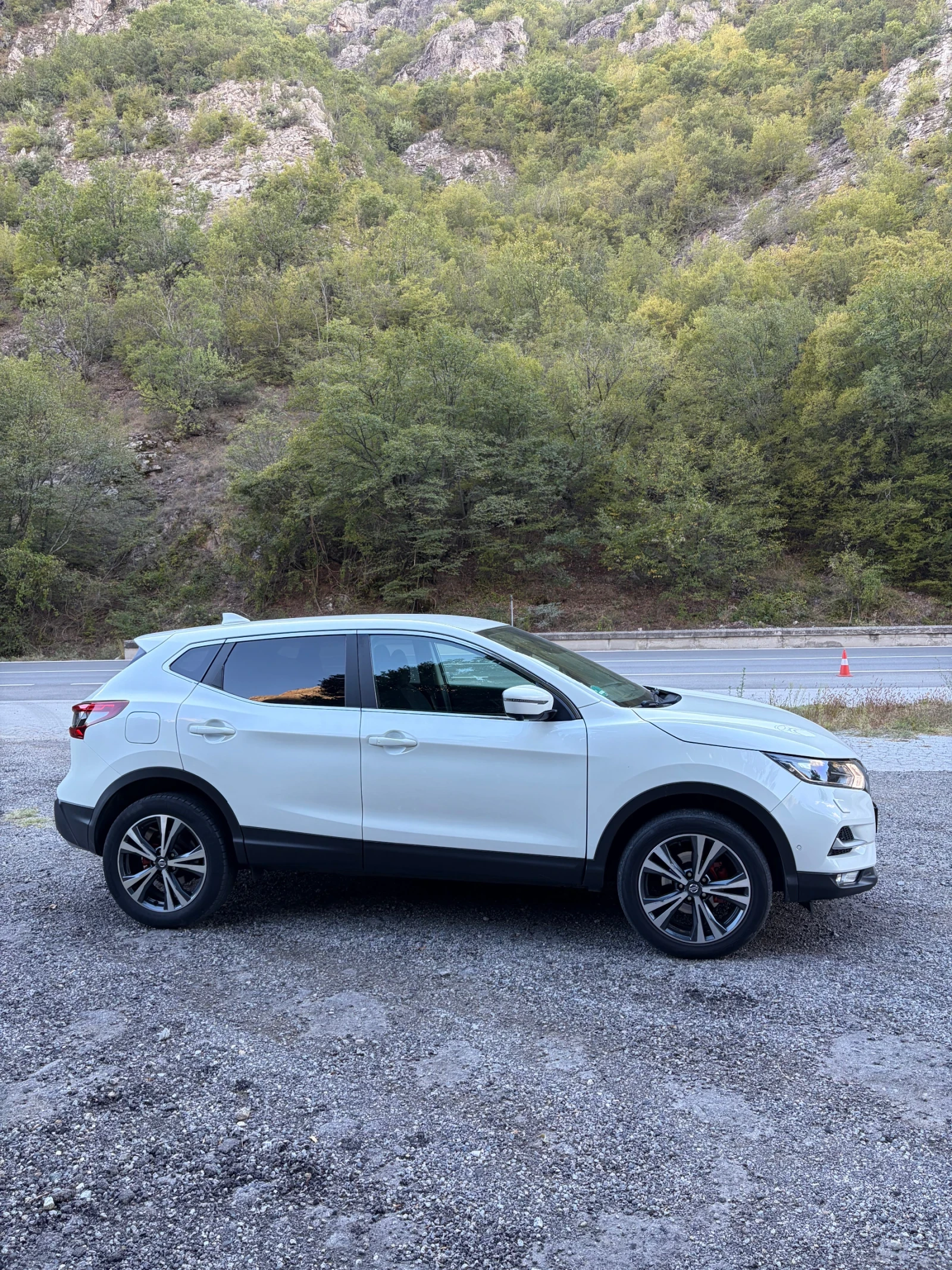 Nissan Qashqai TOP!! 360CAM/KEYLESS GO/FACELIFT/РЕАЛЕН ПРОБЕГ!!, снимка 4 - Автомобили и джипове - 56258845